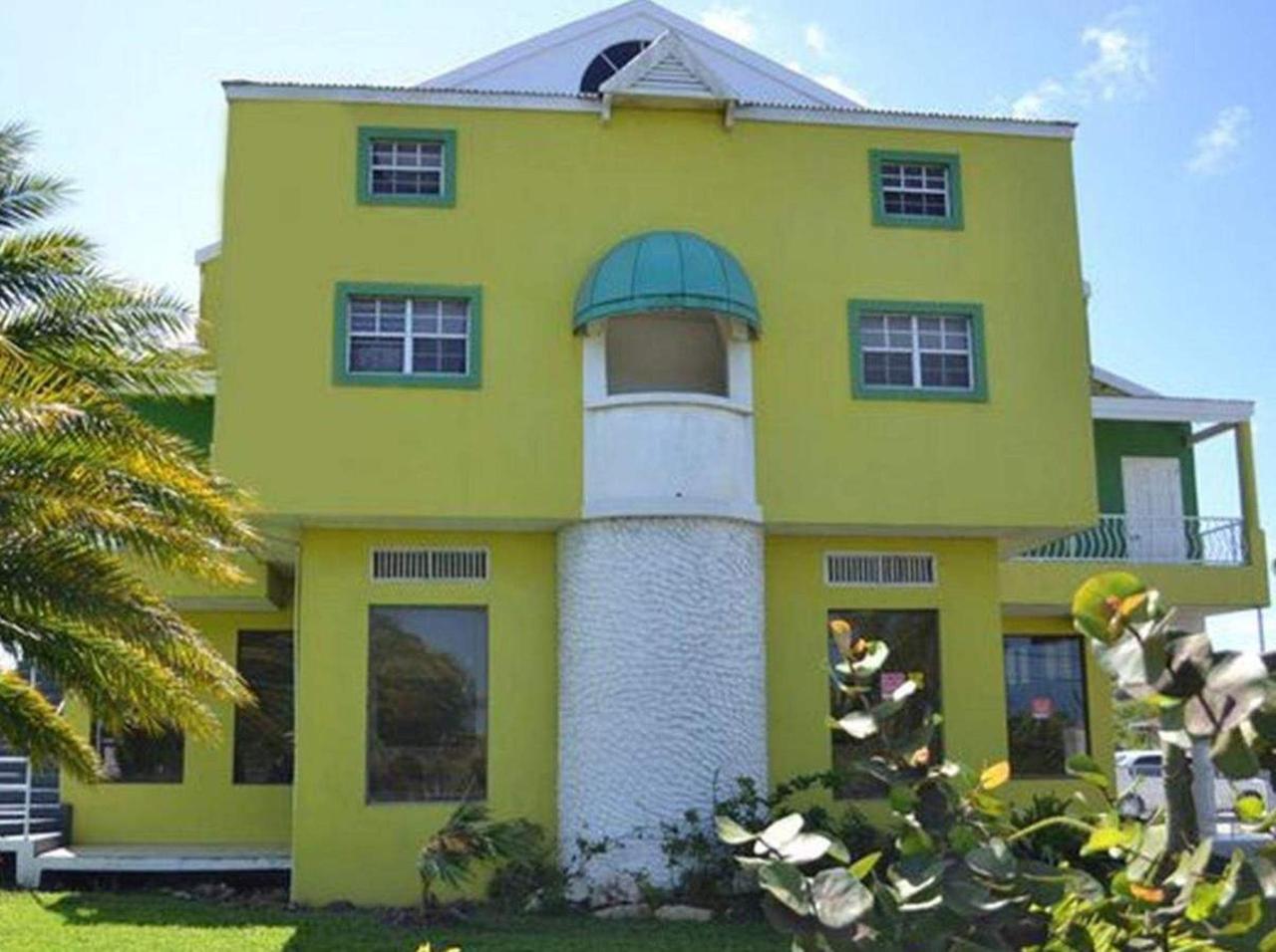 Caribbean-Holiday-Apartments-exterior